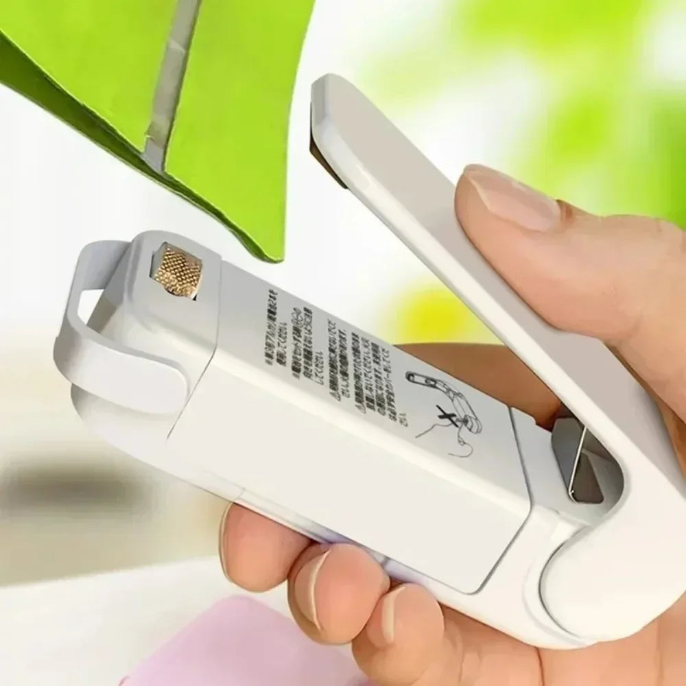 Mini Bag Seal Machine Snack Bag Clip Kitchen Handheld Food Sealer Easy-To-Use Portable Sealer Packaging Plastic Food Bag Closure
