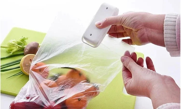 Mini Bag Seal Machine Snack Bag Clip Kitchen Handheld Food Sealer Easy-To-Use Portable Sealer Packaging Plastic Food Bag Closure