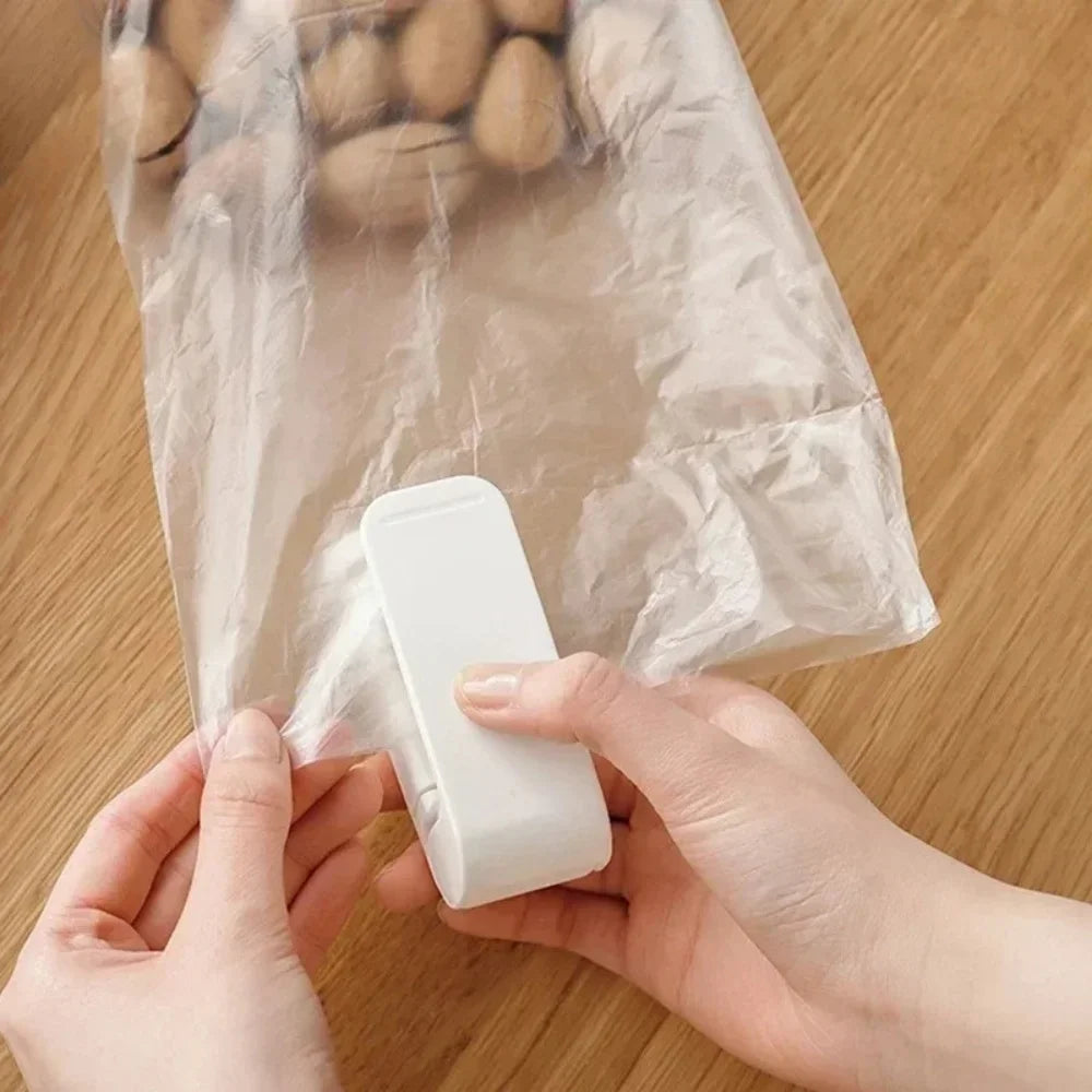 Mini Bag Seal Machine Snack Bag Clip Kitchen Handheld Food Sealer Easy-To-Use Portable Sealer Packaging Plastic Food Bag Closure